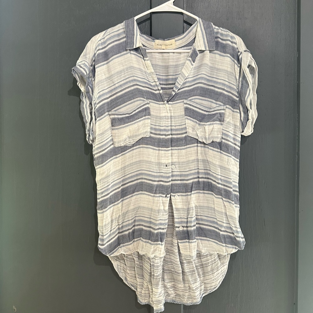 Women’s Short Sleeve Button Down Top - L